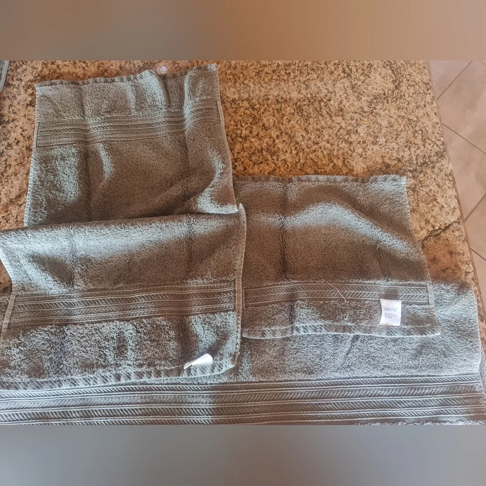 Wamsutta Army Olive Green XL Bath Towel Hand Wash 3 pc Set Banded Detail EUC